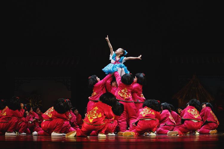 扬州少儿美术 前进舞蹈