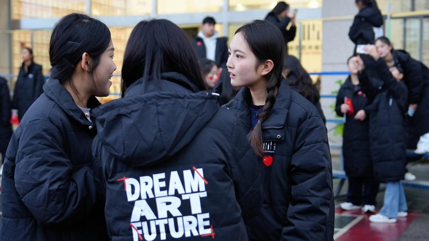 播音主持艺考是传媒生吗