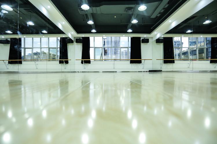 艺考播音昕丽教育典范棒