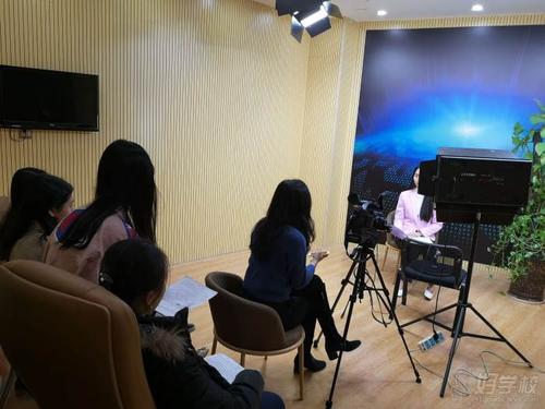 重庆播音主持艺考培训班