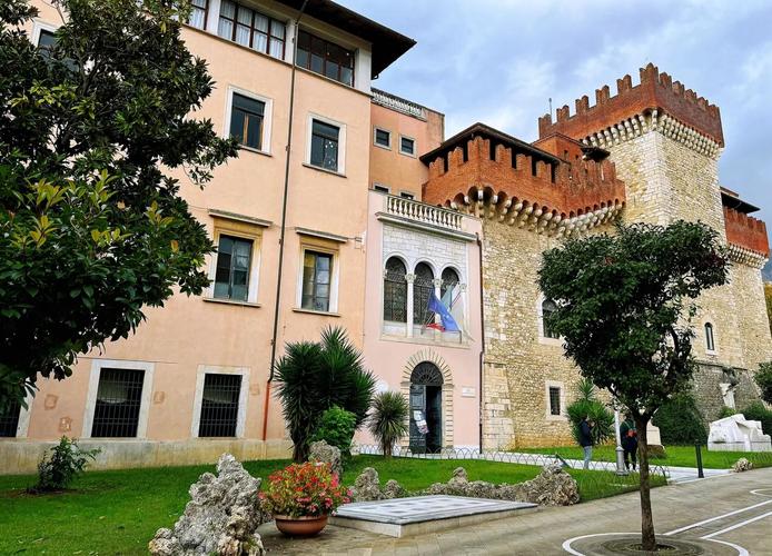 贝尔加莫卡拉拉美术学院