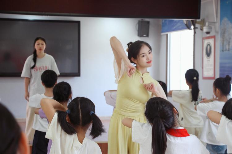 鹰潭青鸟舞蹈学校老师