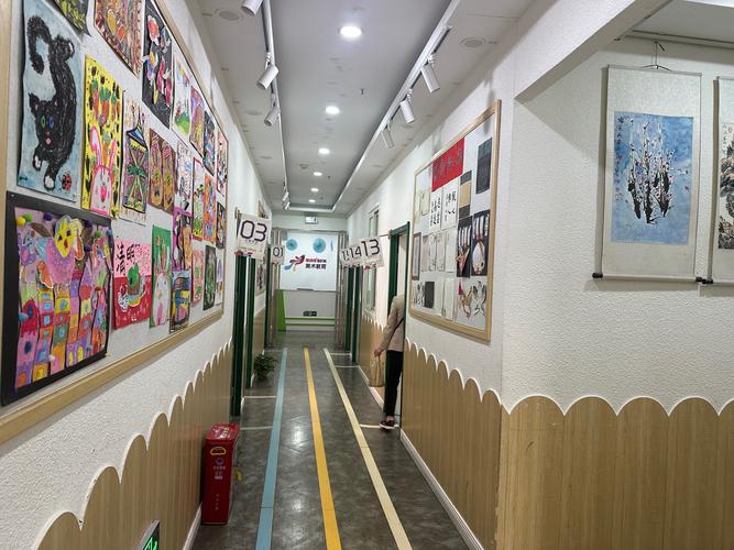 西安缤纷鸟当美术老师