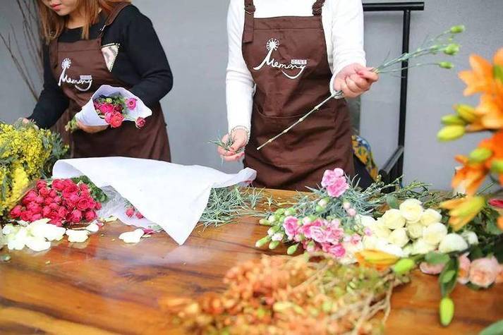 考花艺师资格证收费吗