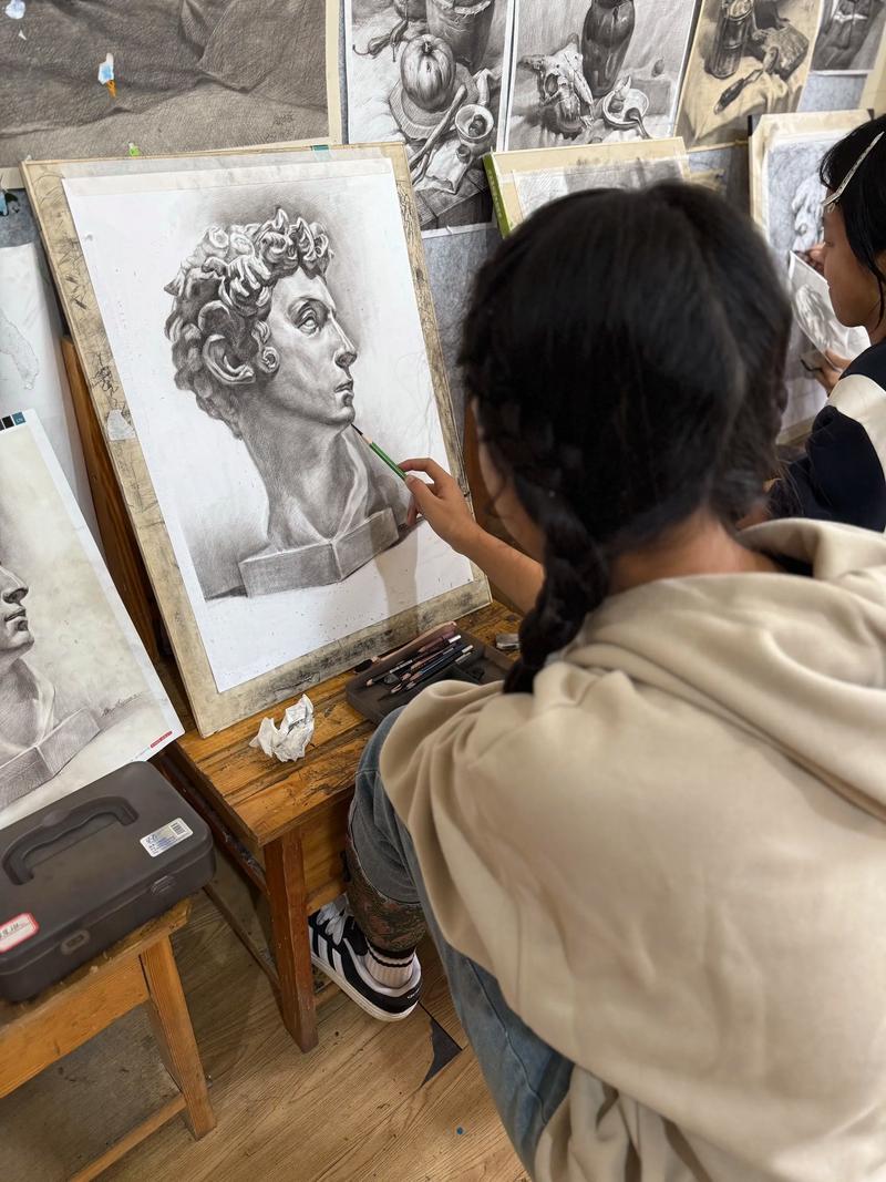 武汉贵族学校美术老师