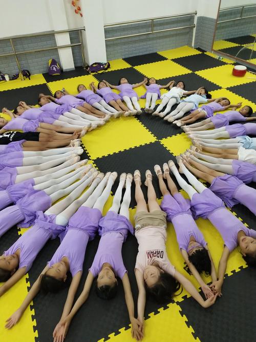 布吉龙珠商城 学舞蹈