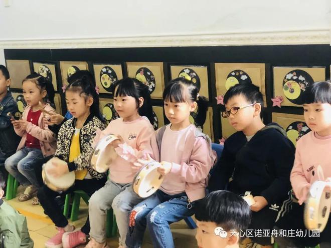 幼儿教师讲解奥尔夫音乐