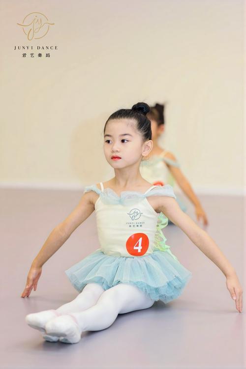 儿童免费培训舞蹈老师