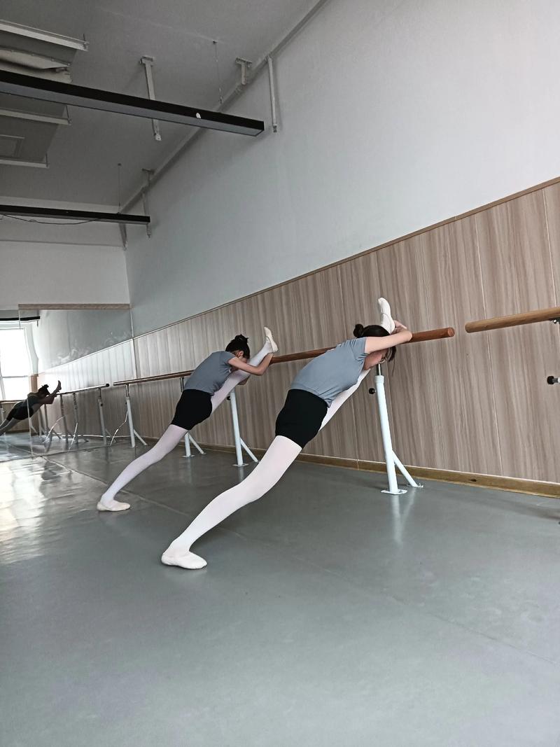江西中山舞蹈学校练功