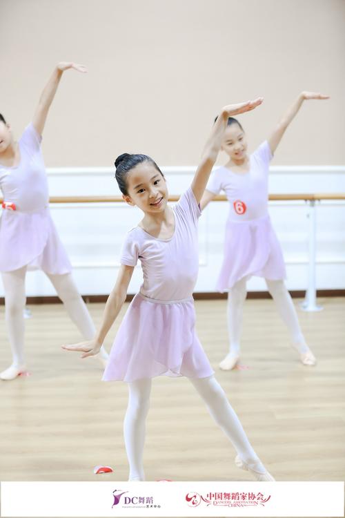 盲目追求舞蹈比赛考级