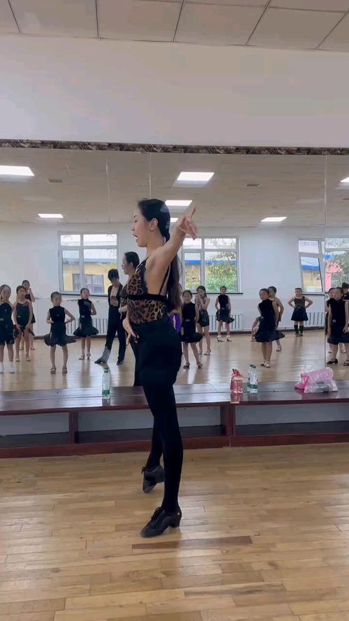 大连国际舞蹈学校教学