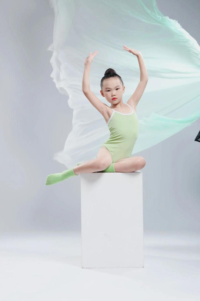 少儿模特形体少儿舞蹈