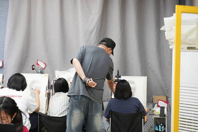 不要艺考的艺术类学校