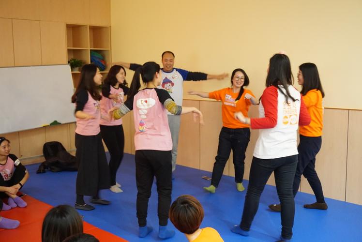 金宝贝音乐课和艺术课