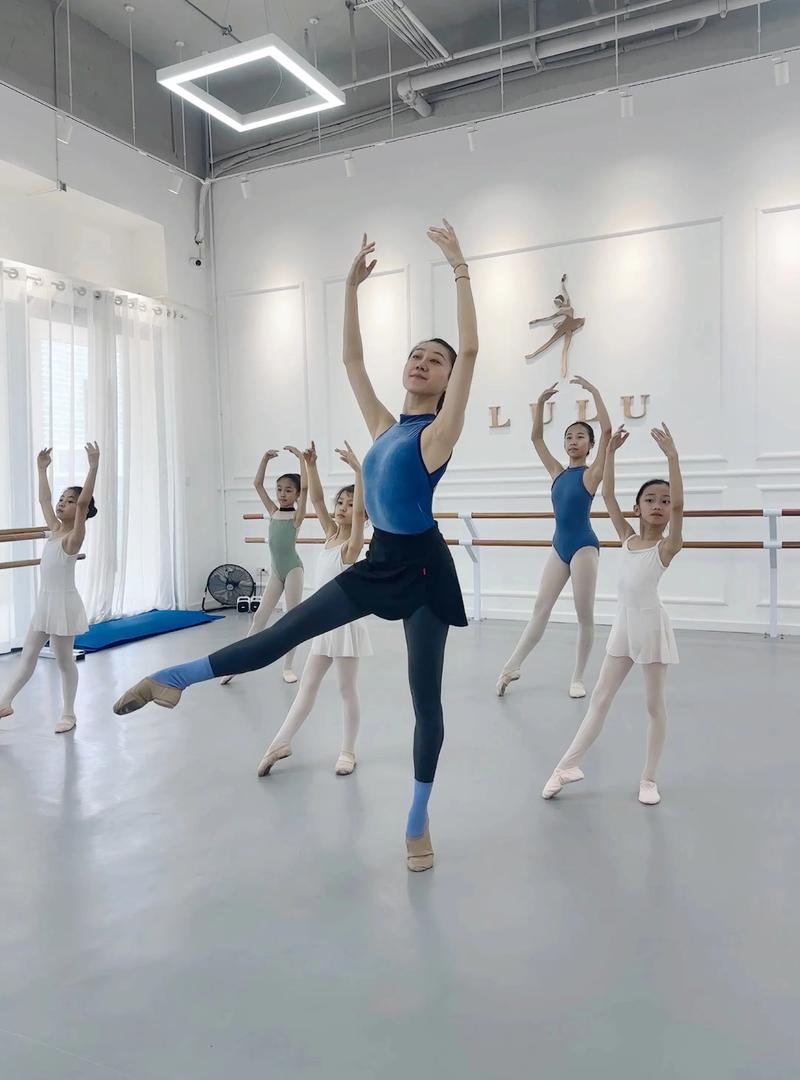 艺术培训机构舞蹈课程