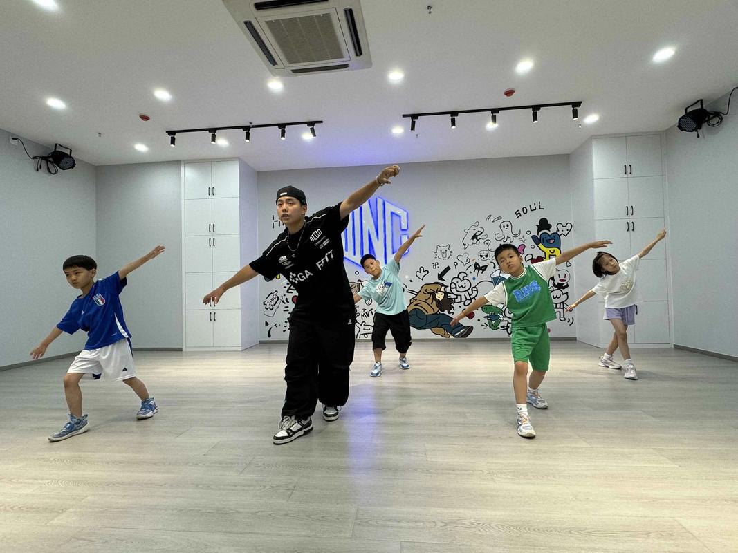 春申路都市路舞蹈培训