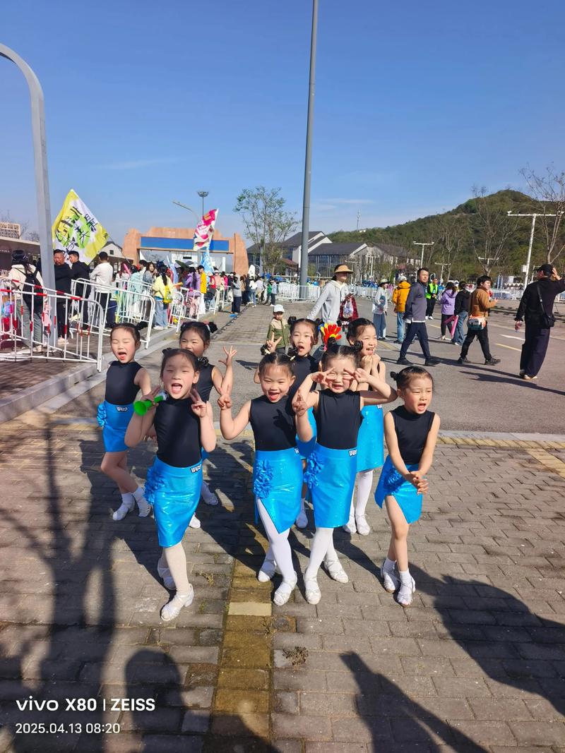 大连和平广场儿童舞蹈