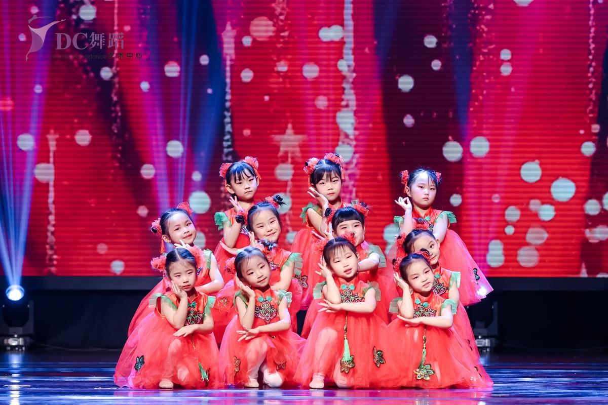 大连和平广场儿童舞蹈