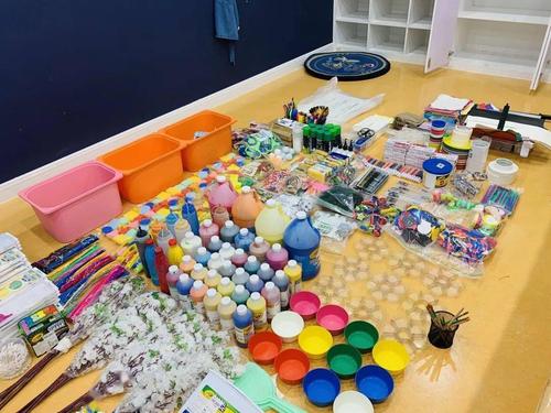 美吉姆音乐课和美术课