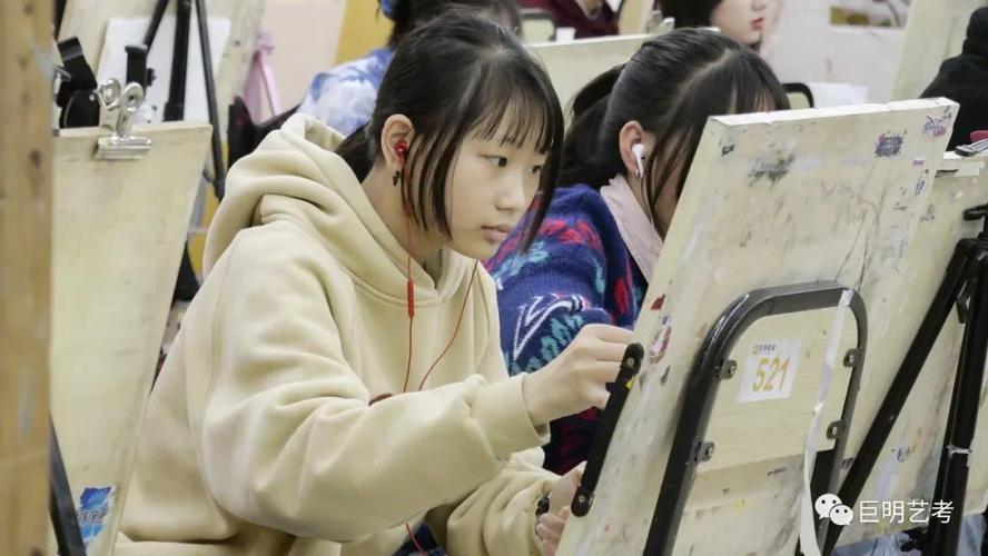 云南巨明艺考联系方式