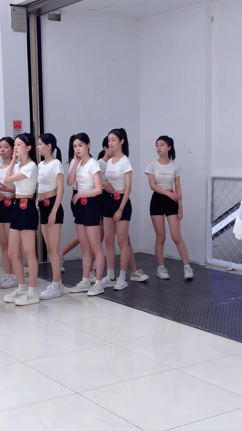 空乘艺考的服装是那种