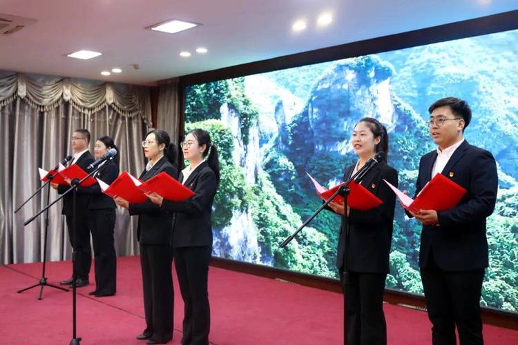 艺考朗诵的站姿和手势