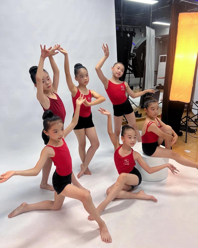 少儿舞蹈民族老师简介