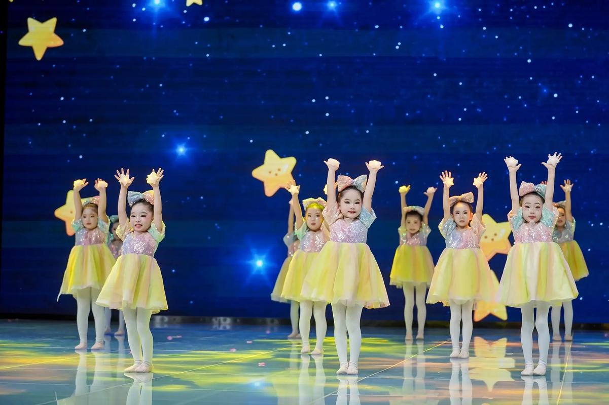 幼儿优秀团体舞蹈视频